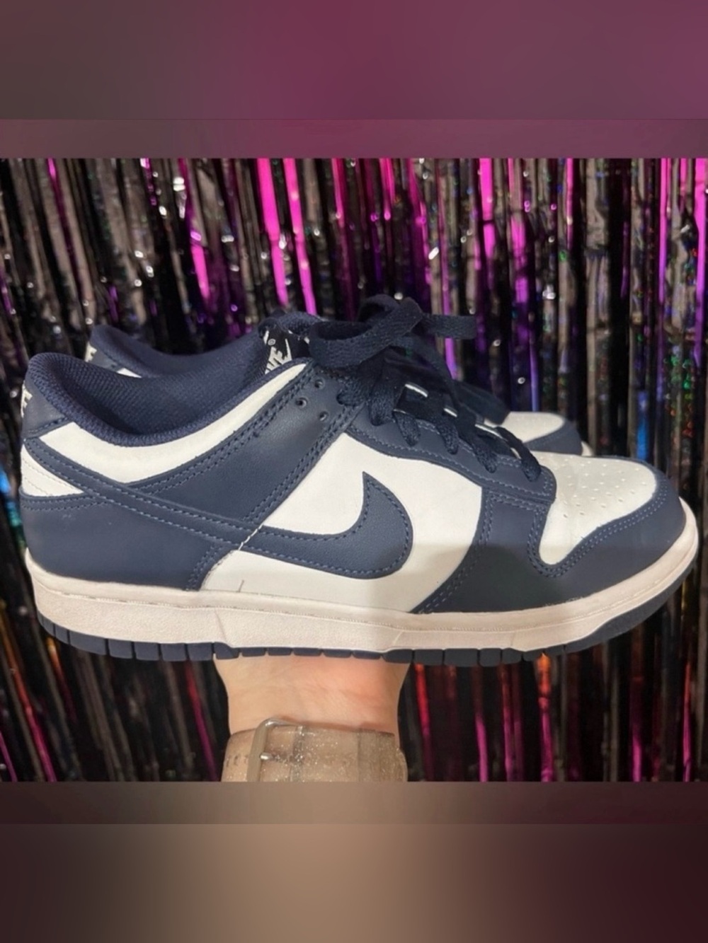Big Kids Nike Dunks Navy Blue size 6 is equivalent to women’s 7 1/2